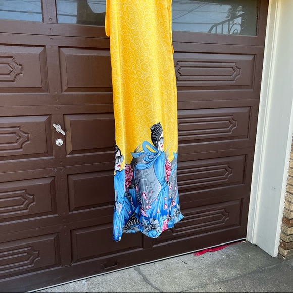 Gorgeous Oriental Print Yellow Silk Maxi Dress - Picture 13 of 15